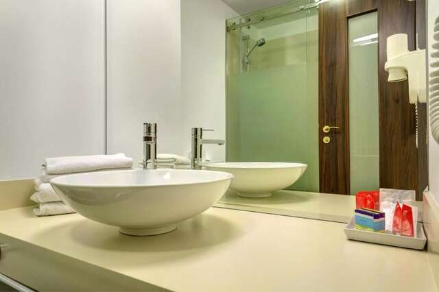 Отель Capitol Hotel Бухарест-52