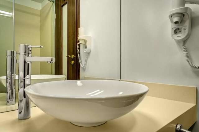 Отель Capitol Hotel Бухарест-58