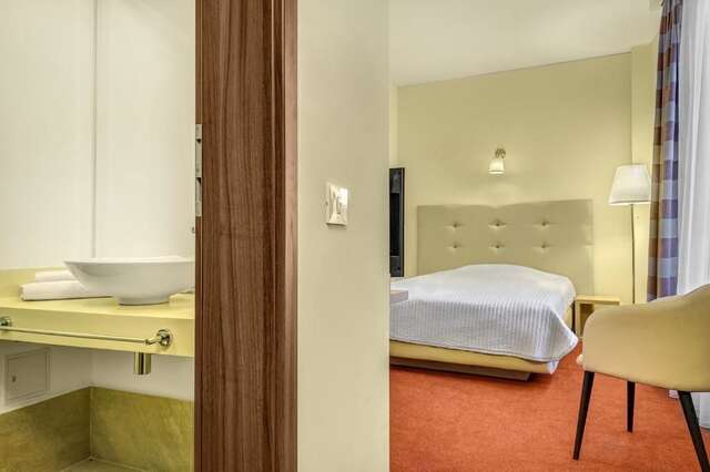 Отель Capitol Hotel Бухарест-64